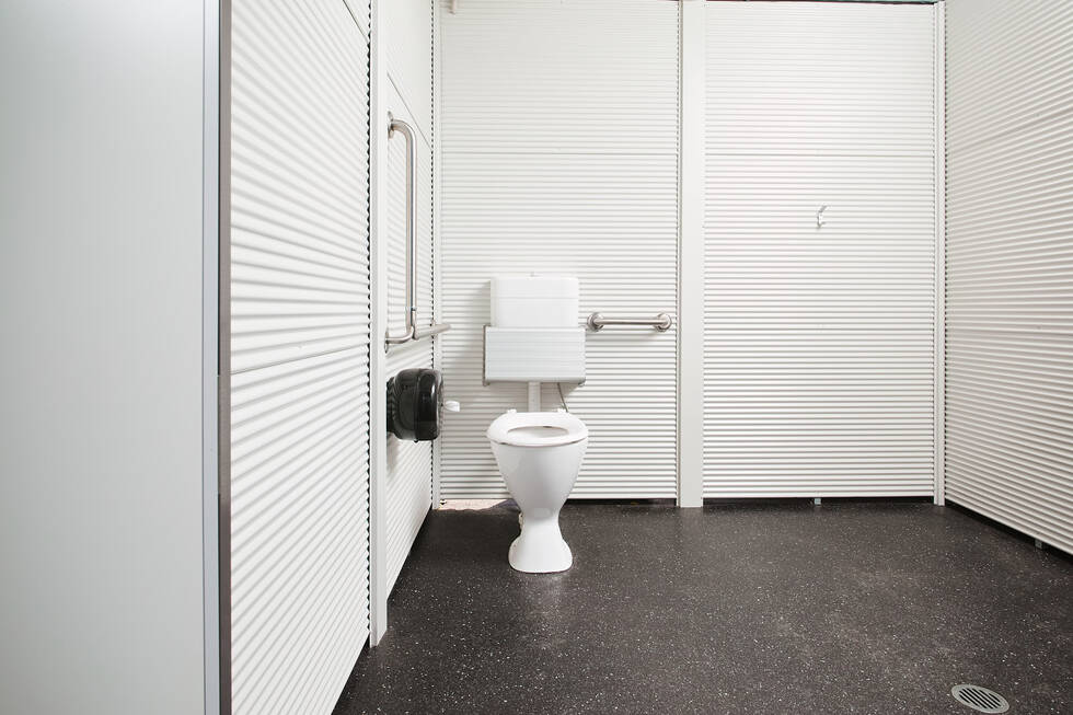 Mentone Grammar | School Toilet Building & Shelters