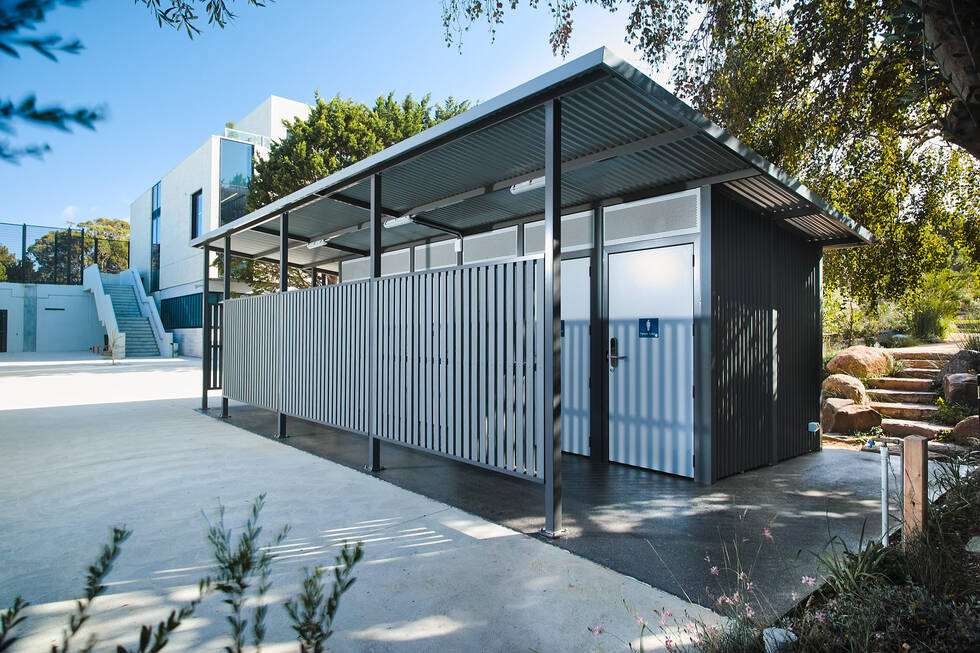 Mentone Grammar | School Toilet Building & Shelters