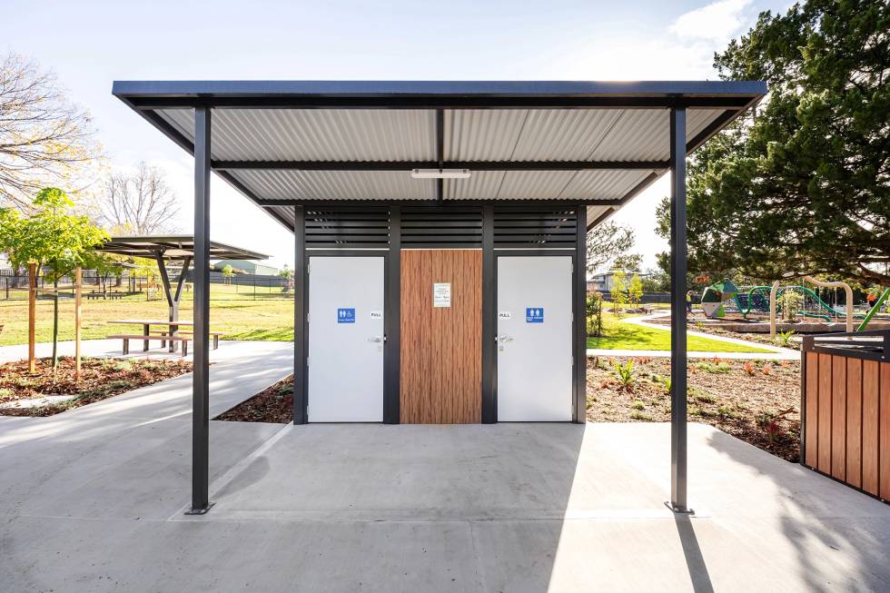 Redbank Reserve | Public Toilet Building