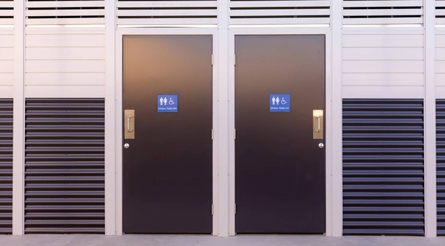Unisex cubicles reduce queuing and speed up turnover