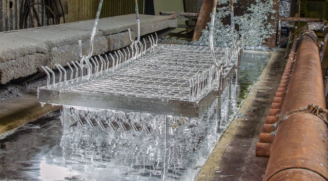 Hot-dip galvanised steel with two-pack epoxy