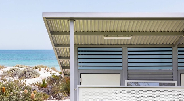 Anodised aluminium outperforms powder coat in salt air