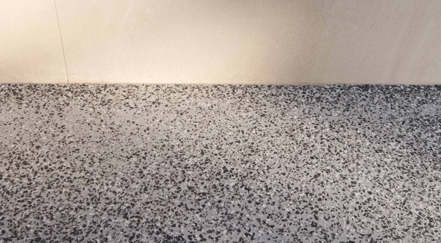 Non-porous epoxy floors for fast washouts