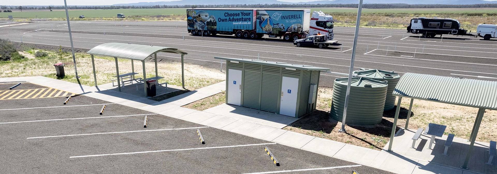 Roadside Rest Stop Toilets – Off-Grid Modular Amenities on Newell Highway 