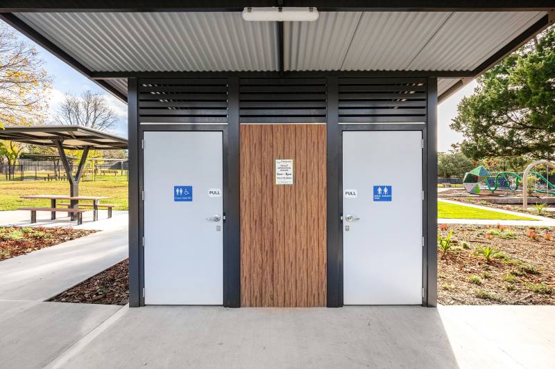 Redbank Reserve | Public Toilet Building